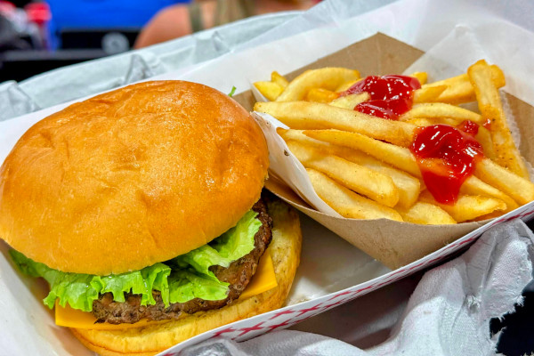 ハンバーガーとフライ