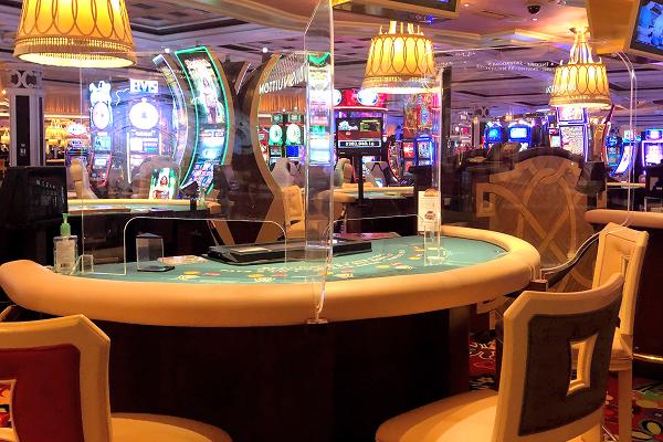 ウィンホテル テーブルゲームの仕切り