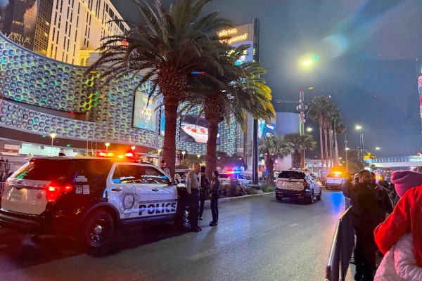 カウントダウン花火 警備はしっかり