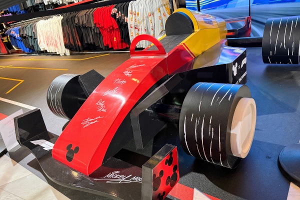 ディズニーのレーシングカー